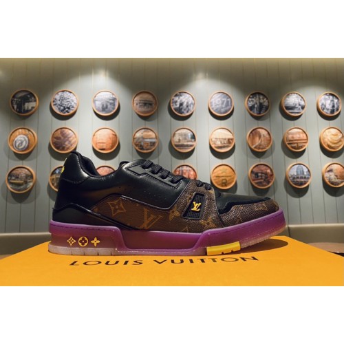 Louis Vuitton 1A8WJ5 Trainer sneaker in Calf leather and Monogram canvas