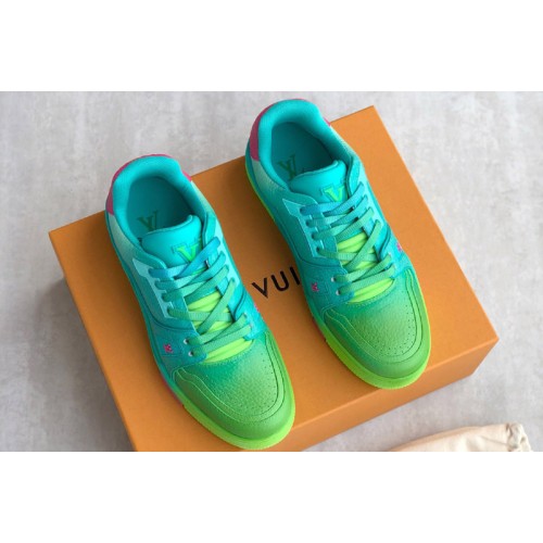 Louis Vuitton 1A9TRQ Trainer sneaker in Green Grained calf leather
