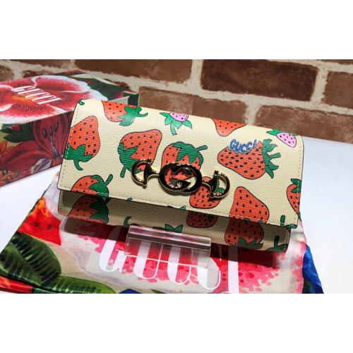 Gucci Zumi grainy leather continental wallet With Strawberry in Grainy leather