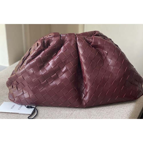 Bottega Veneta pouch bag Soft voluminous clutch in Bordeaux woven leather