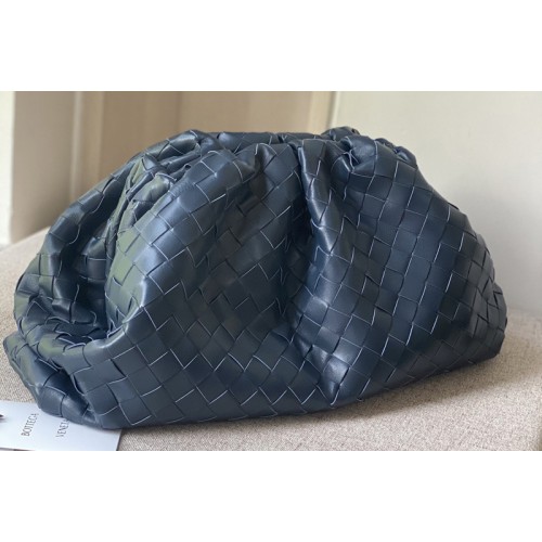 Bottega Veneta pouch bag Soft voluminous clutch in Blue woven leather