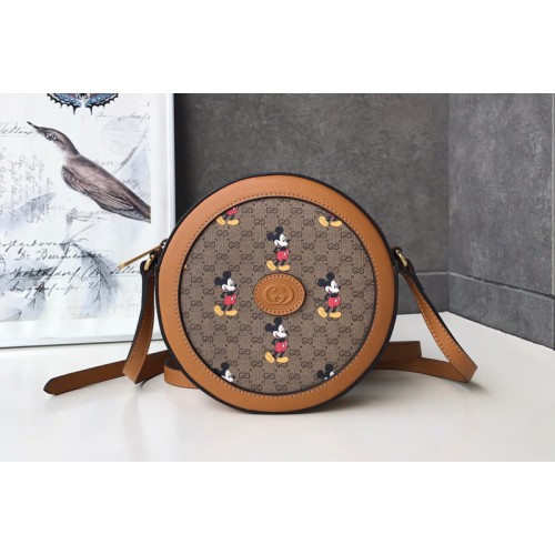 Gucci Disney x Gucci round shoulder bag in Beige ebony mini Supreme canvas