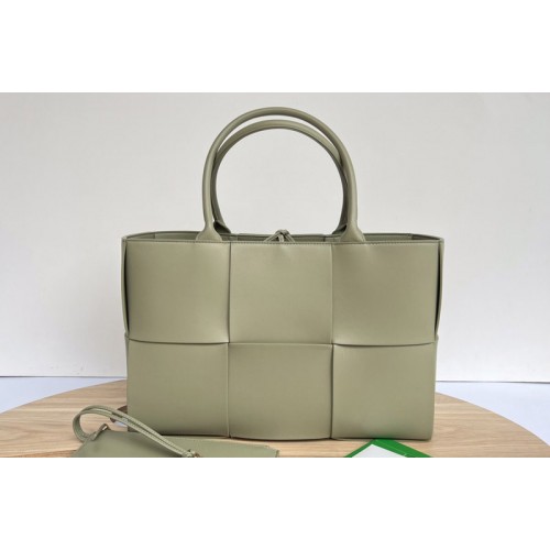 Bottega Veneta Medium Arco Tote bag in Travertine intrecciato leather