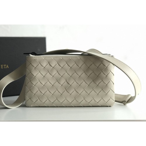 Bottega Veneta BV Mini messenger bag In White classic woven nappa leather