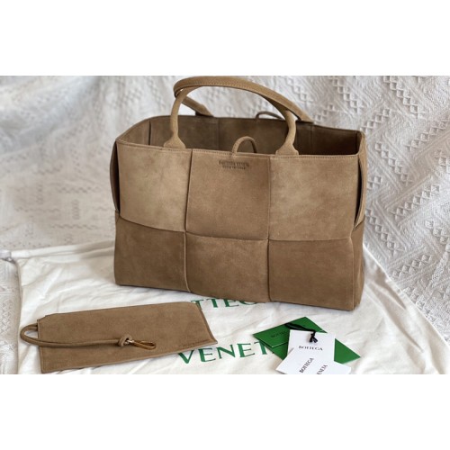 Bottega Veneta Arco tote Horizontal tote bag in Caramel an orthogonal maxi weave