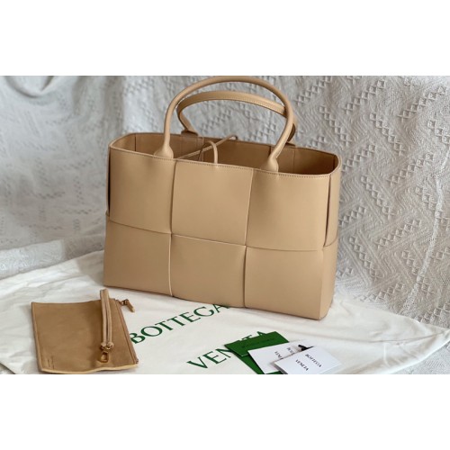 Bottega Veneta Arco tote bag in Almond Intrecciato leather