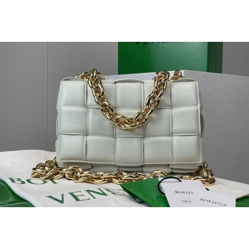 Bottega Veneta The Chain Cassette bag in maxi White Intrecciato Nappa leather With Gold Chain
