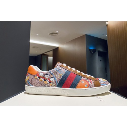 Gucci Mens Disney x Gucci Donald Duck Ace sneaker in Beige and ebony Supreme canvas