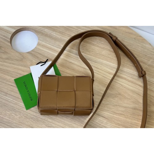 Bottega Veneta Cassette mini bag in Brown Intreccio leather