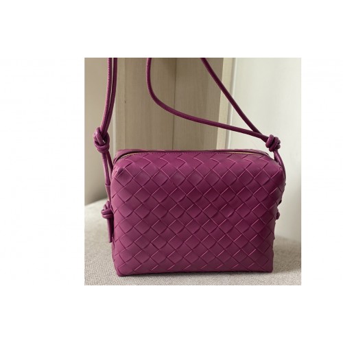 Bottega Veneta Loop cross-body mini bag in Cinnabar Intreccio leather