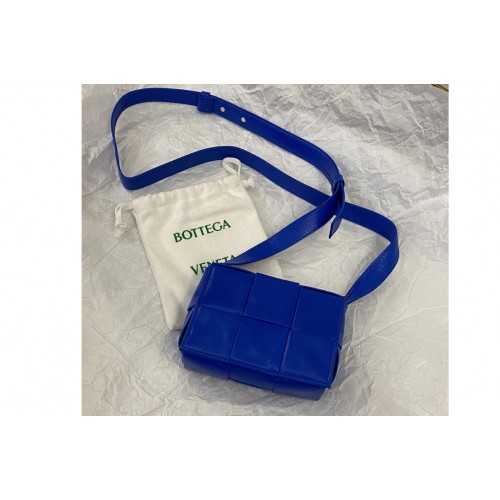 Bottega Veneta Cassette mini bag in Cobalt Intreccio leather