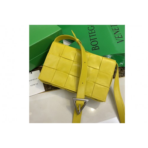 Bottega Veneta Cassette cross-body bag in Mirabelle Intreccio leather