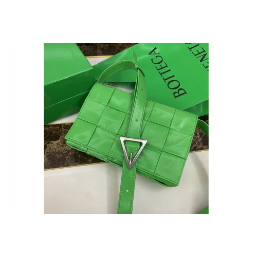 Bottega Veneta Cassette cross-body bag in Green Intreccio leather