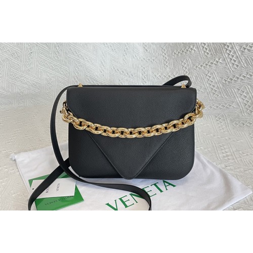Bottega Veneta Mount Leather envelope bag in Black Leather