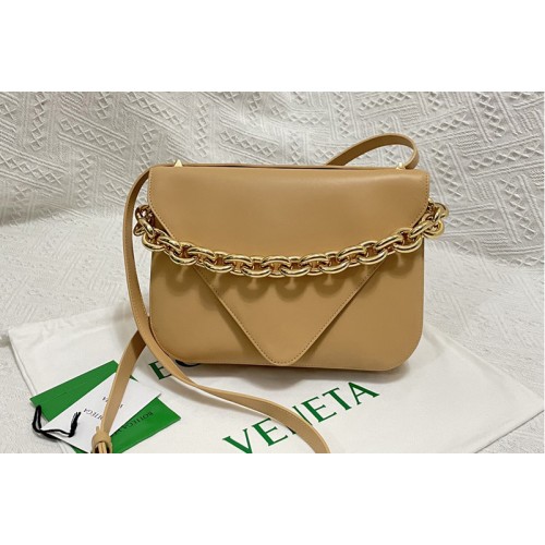 Bottega Veneta Mount Leather envelope bag in Almond Leather