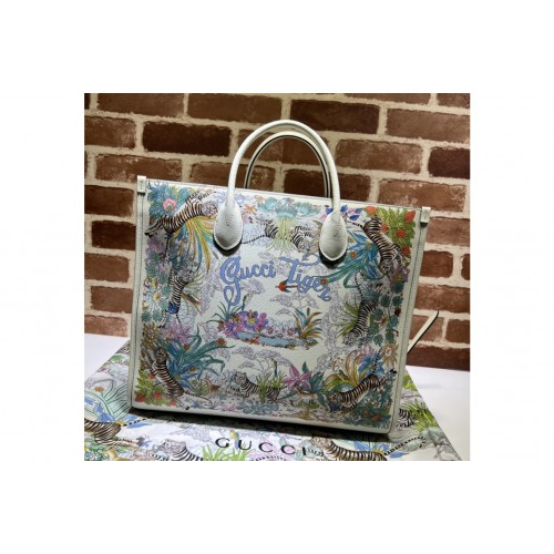 Gucci Tiger medium tote bag in White Leather