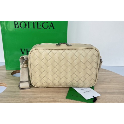 Bottega Veneta Classic Intrecciato leather cross-body bag in Beige Intrecciato leather