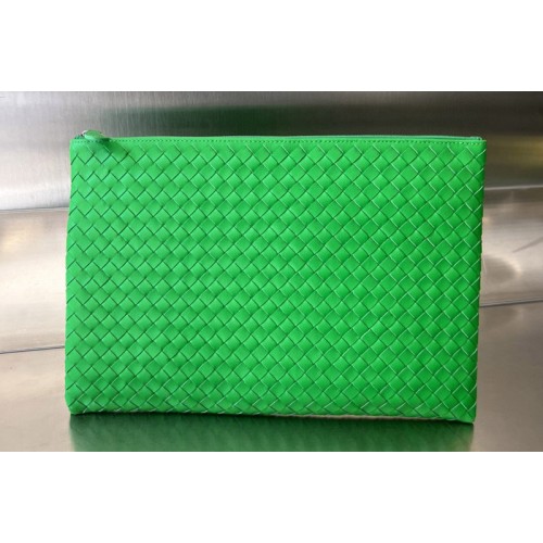 Bottega Veneta Pouch Bag in Green Leather