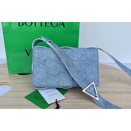 Bottega Veneta Cassette cross-body bag in Blue Denim Leather
