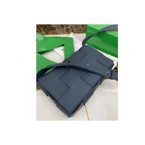 Bottega Veneta Cassette cross-body bag in Navy Blue double-face maxi weave