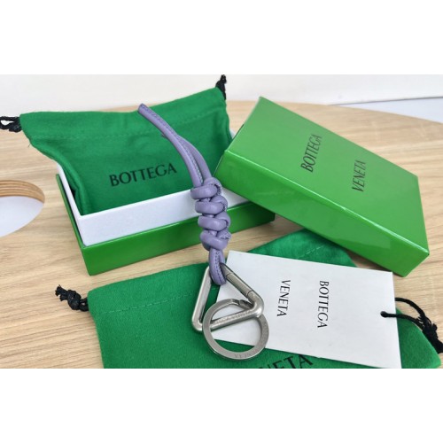 Bottega Veneta Triangle Key Ring in Purple