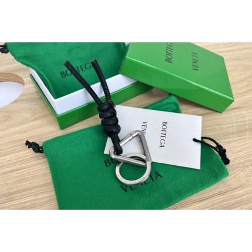 Bottega Veneta Triangle Key Ring in Black