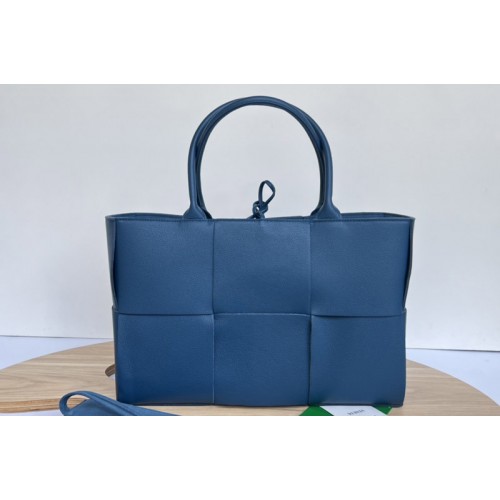 Bottega Veneta Arco Mini tote bag in Blue Intrecciato Nappa leather