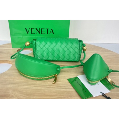 Bottega Veneta Pouch On Strap in Green Intrecciato leather