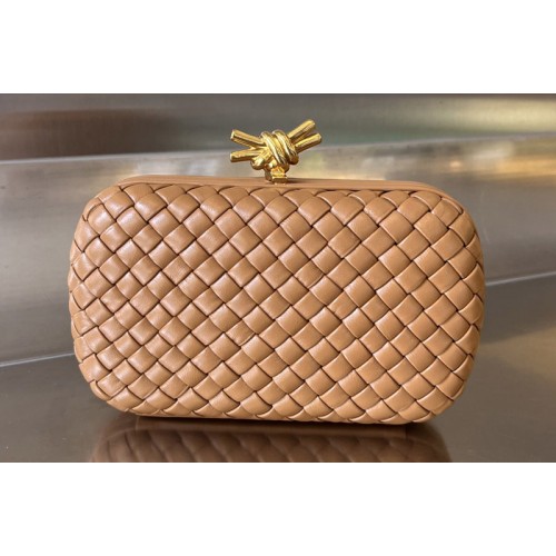 Bottega Veneta Knot Clutch Bag in Brown Leather