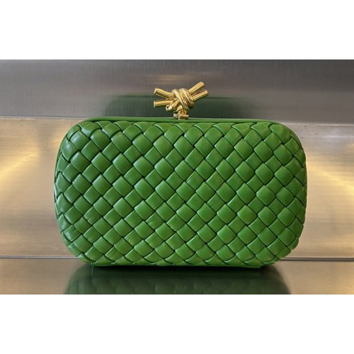 Bottega Veneta Knot Clutch Bag in Green Leather
