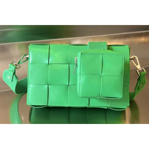 Bottega Veneta Cassette With Versatile Strap Bag in Green Leather