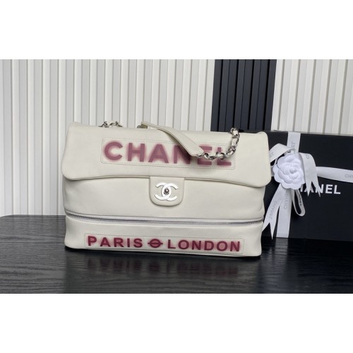Chanel Expandable Shoulder bag in White Leather