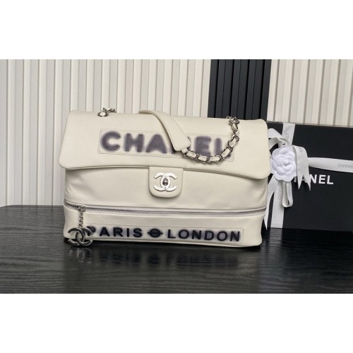 Chanel Expandable Shoulder bag in White Leather