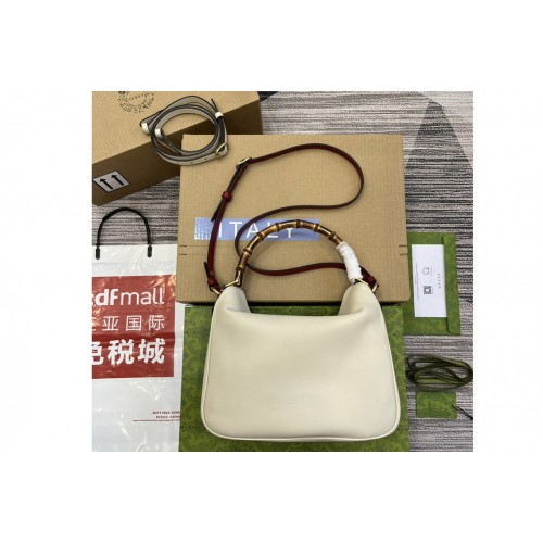 Gucci Diana Medium Shoulder Bag In White Leather