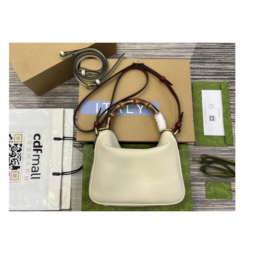 Gucci Diana Small Shoulder Bag in White leather