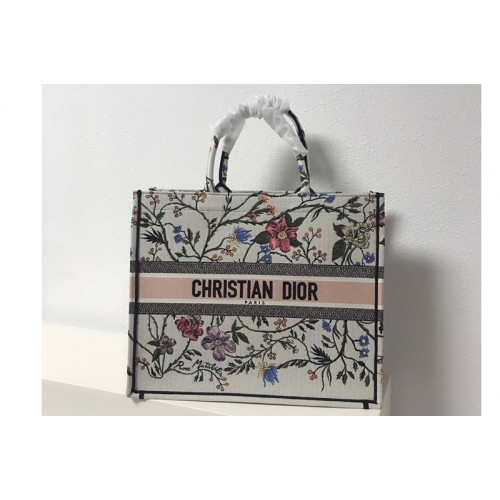 Dior M1286 Dior Book Tote Bag in Embroidery