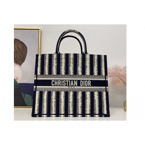 Christian Dior M1286 Dior book tote Bag in Blue D-Stripes Embroidery