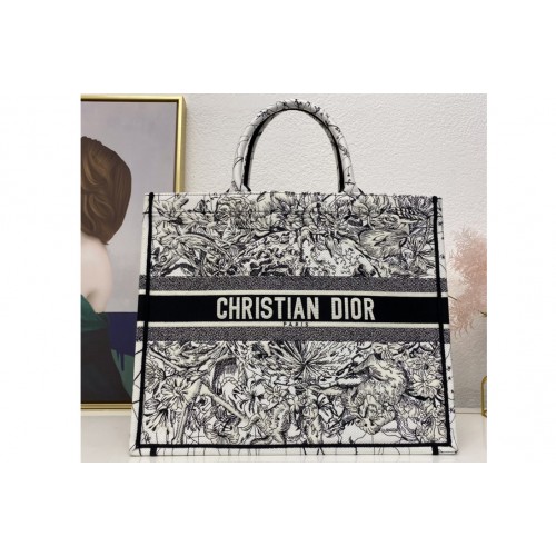 Christian Dior M1286 Dior book tote Bag in White Toile de Jouy Reverse Embroidery