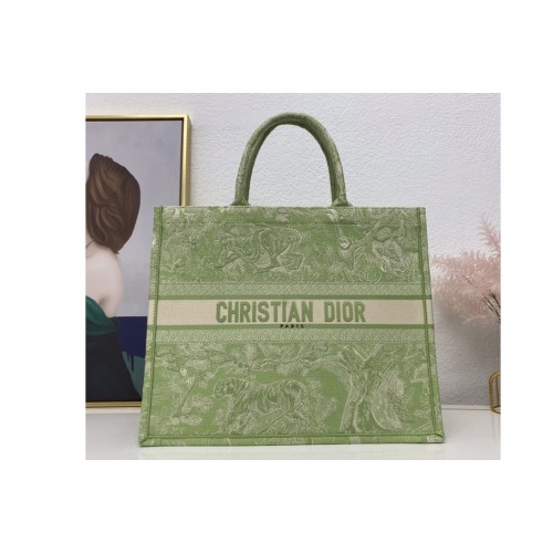 Christian Dior M1286 Dior book tote Bag in Green Toile de Jouy Reverse Embroidery Christian Dior M1286 Dior book tote Bag in Green Toile de Jouy Reverse Embroidery