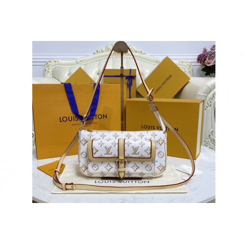 Louis Vuitton M20920 Maxi Multi Pochette Accessoires handbag in Beige Monogram coated canvas