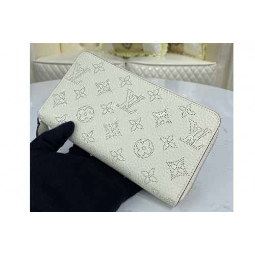 Louis Vuitton M69215 Zippy wallet in Snow White Mahina calf leather