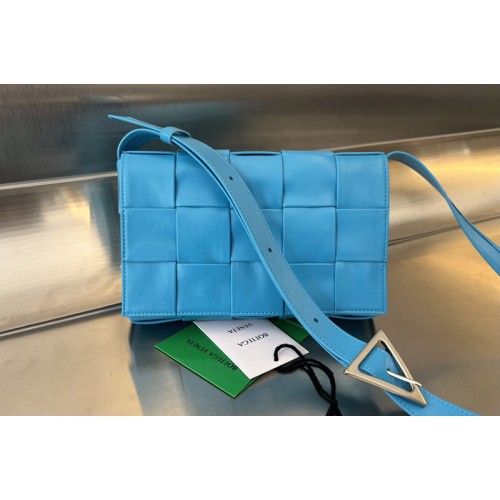 Bottega Veneta Cassette Bag in Blue intreccio leather