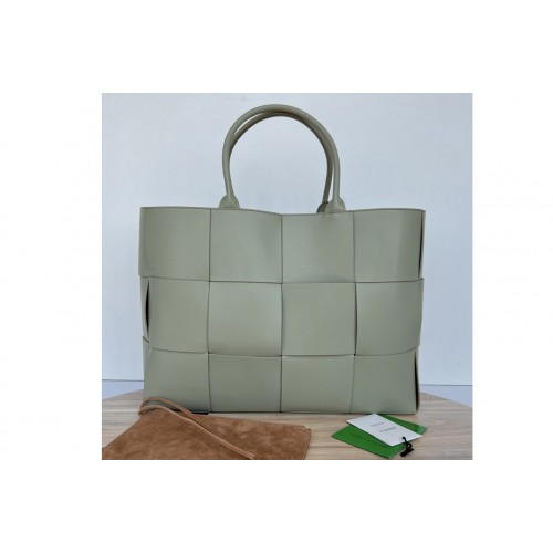Bottega Veneta Large Arco Tote Bag in Grey intreccio leather
