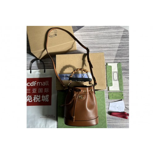 Gucci Diana mini bucket bag in Brown leather