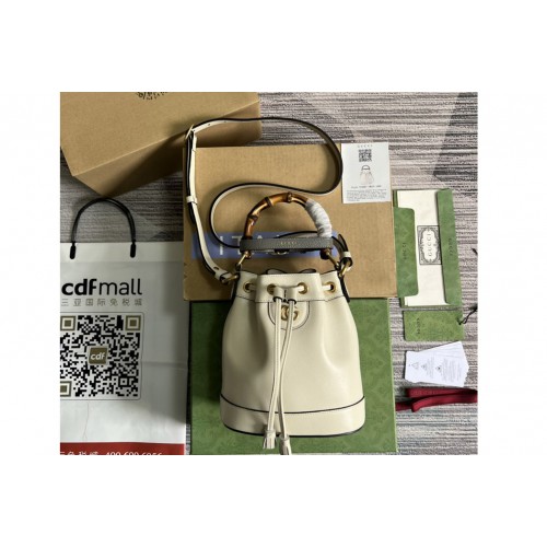 Gucci Diana mini bucket bag in White leather